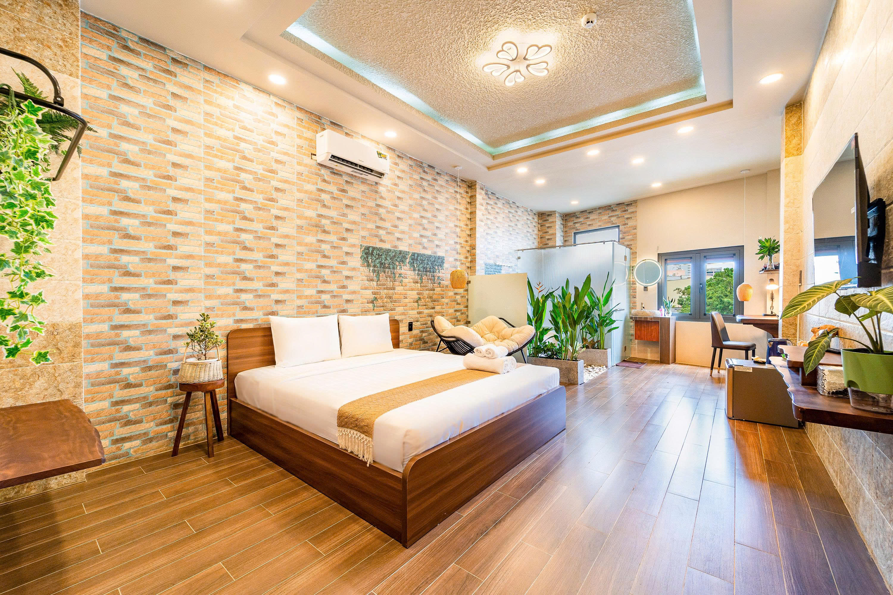 Room 04 Suite